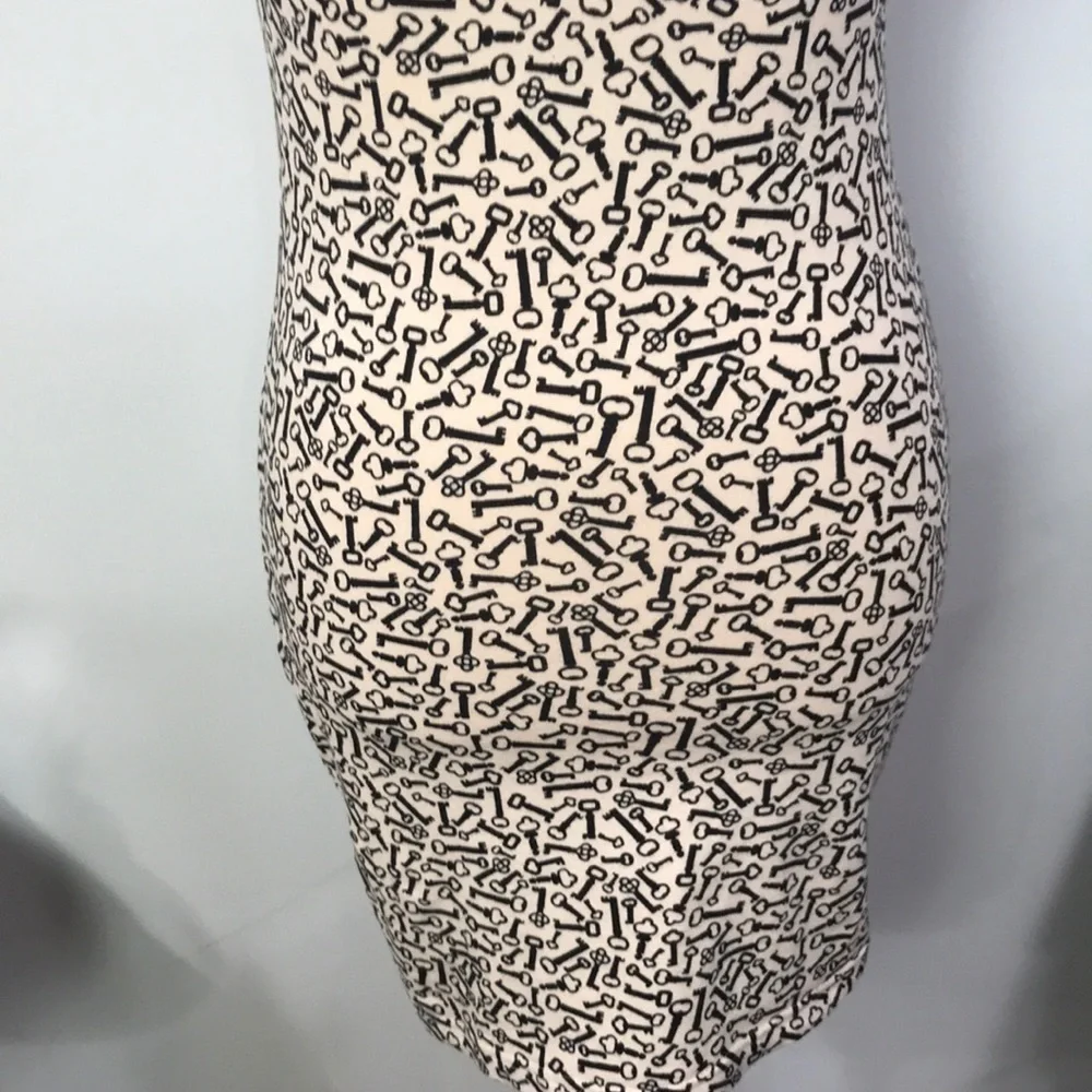 Divided Key dress - Picture 3 of 7